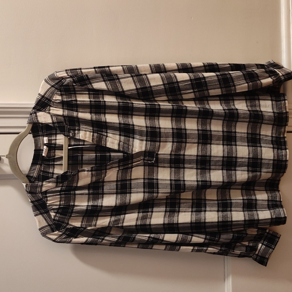 GAP Black and White Checkered Ladies Smock Style Shirt. Never Worn. Large